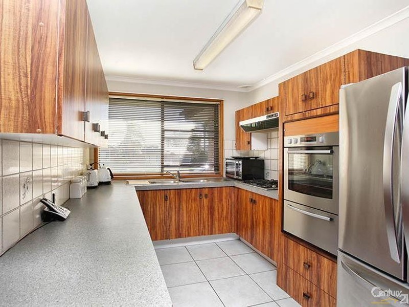 19 Salter Road, Bossley Park NSW 2176