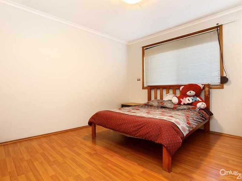 19 Salter Road, Bossley Park NSW 2176