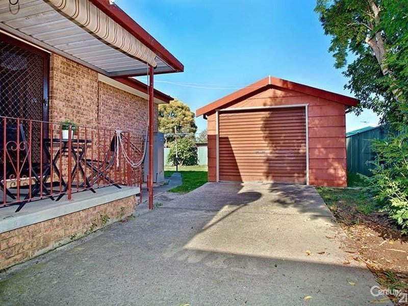 19 Salter Road, Bossley Park NSW 2176