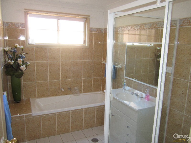 Edensor Park NSW 2176