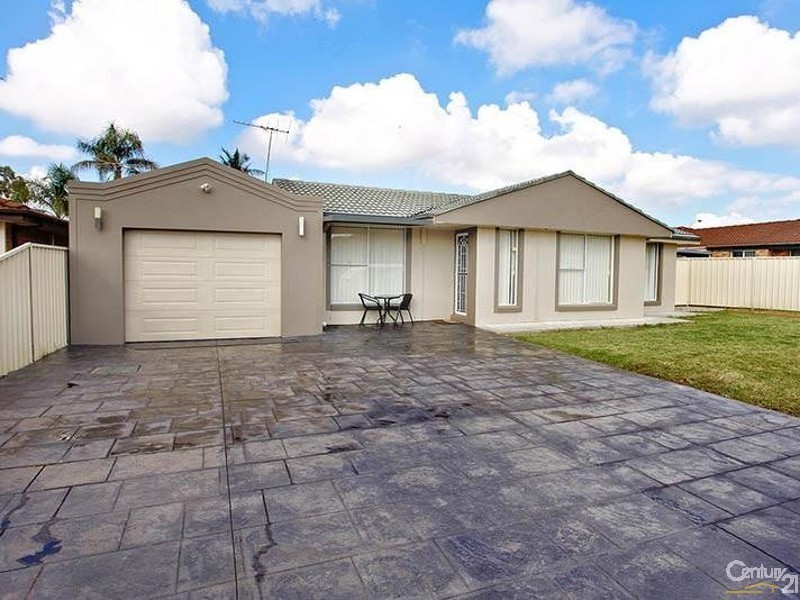 15 Knowles Place, Bossley Park NSW 2176