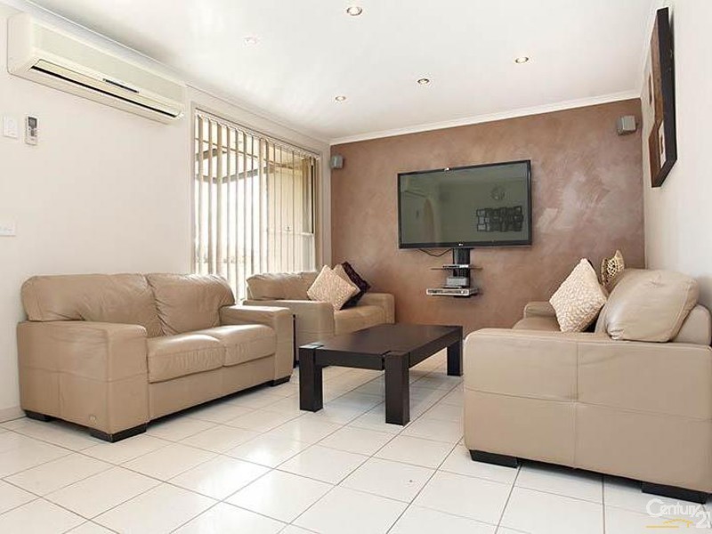 15 Knowles Place, Bossley Park NSW 2176