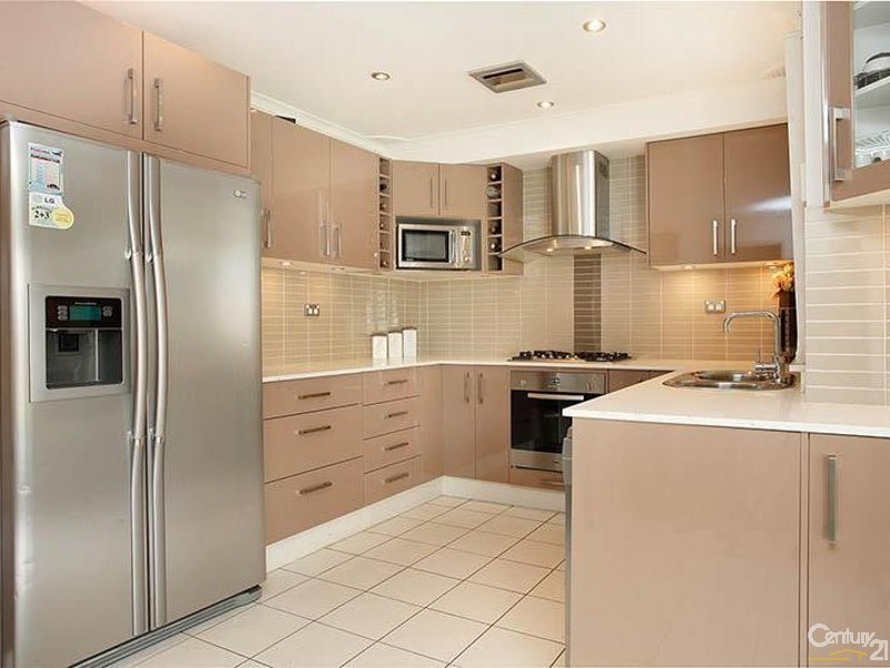 15 Knowles Place, Bossley Park NSW 2176