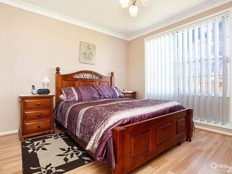 5 Dalpra Crescent, Bossley Park NSW 2176