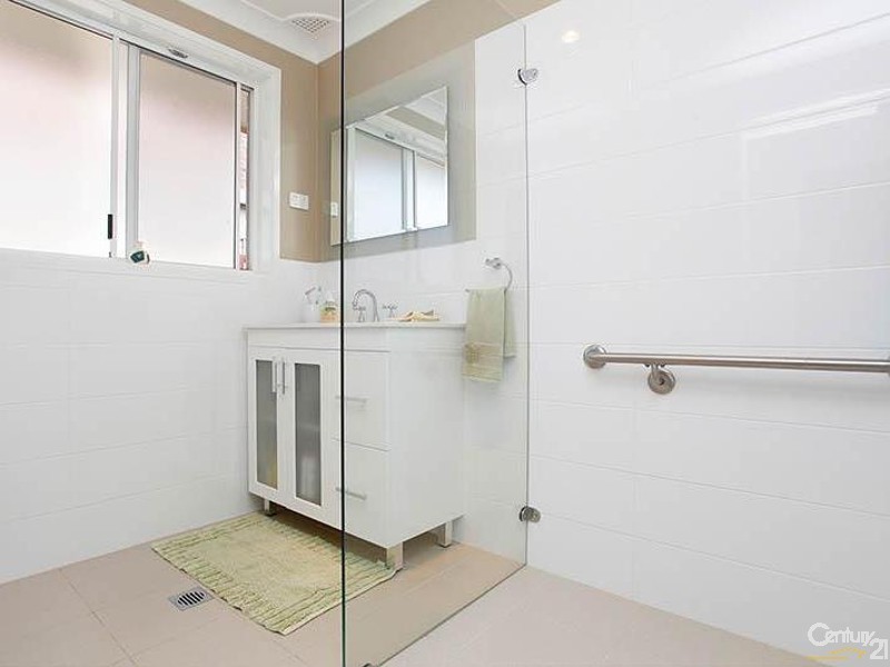 5 Dalpra Crescent, Bossley Park NSW 2176