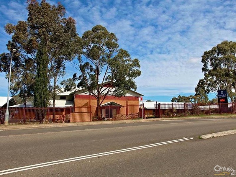 5 Dalpra Crescent, Bossley Park NSW 2176