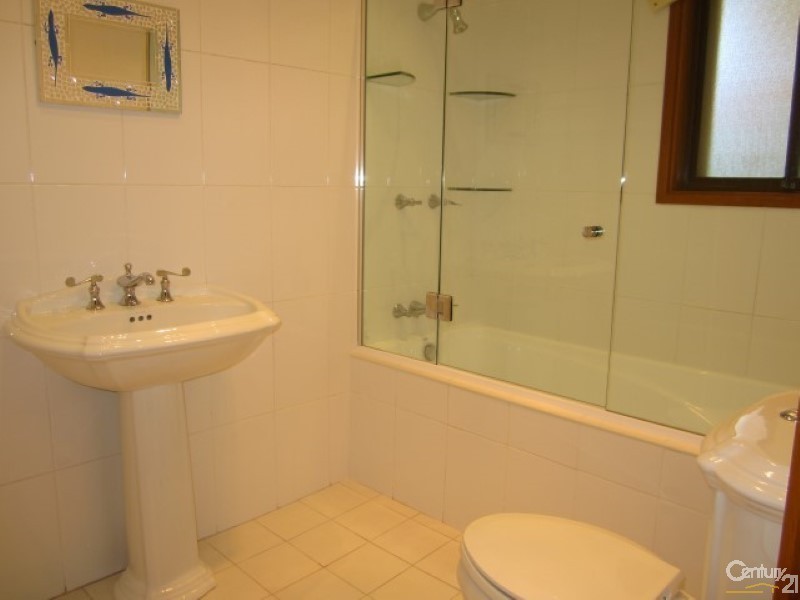 Edensor Park NSW 2176