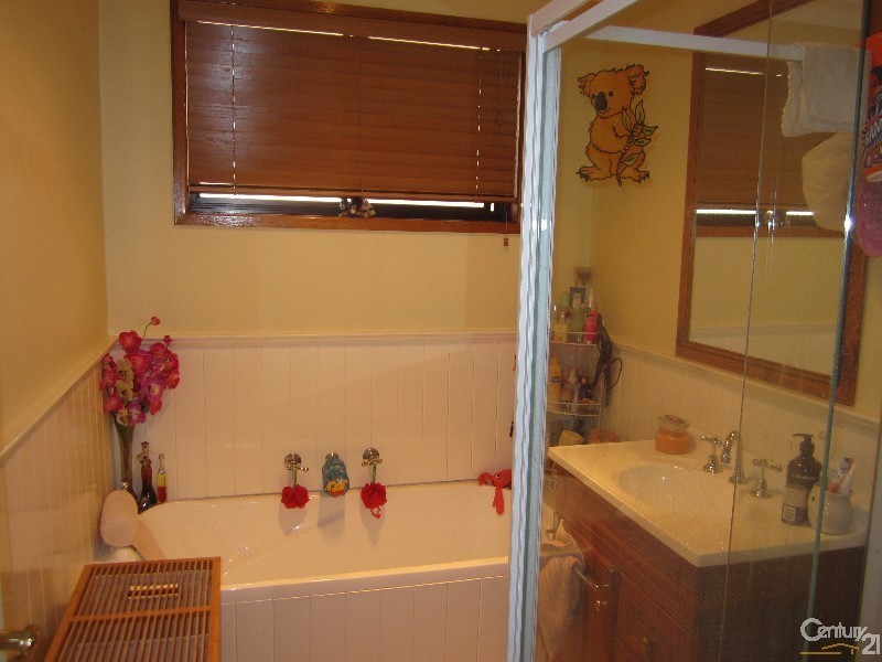 22 Tuncurry Street, Bossley Park NSW 2176