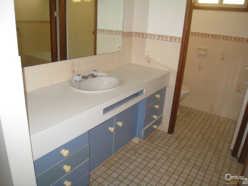 Edensor Park NSW 2176