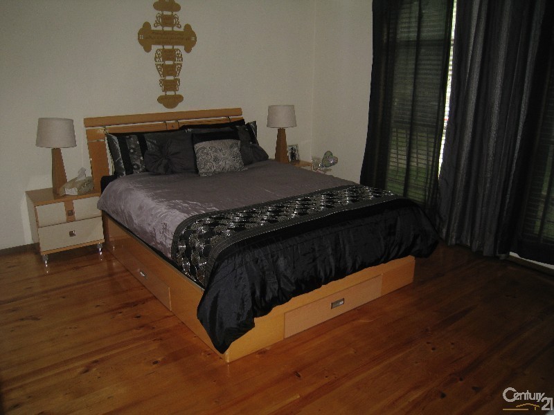 10 Garnet Street, Bossley Park NSW 2176