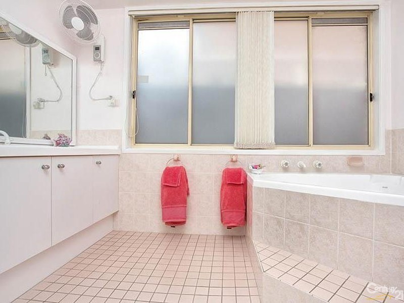 5 Wyatt Close, Wetherill Park NSW 2164