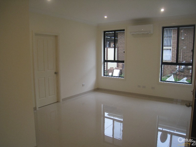 Edensor Park NSW 2176