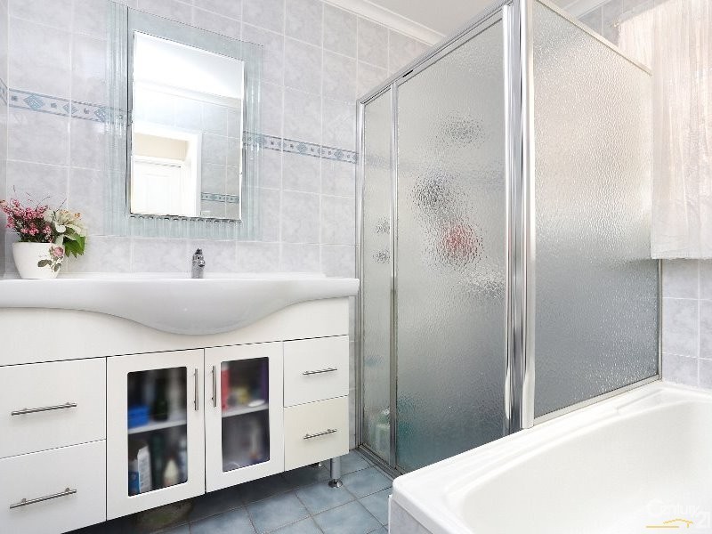 16 Ainsworth Crescent, Wetherill Park NSW 2164