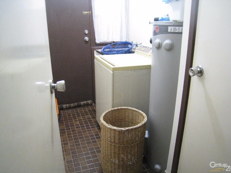 Edensor Park NSW 2176