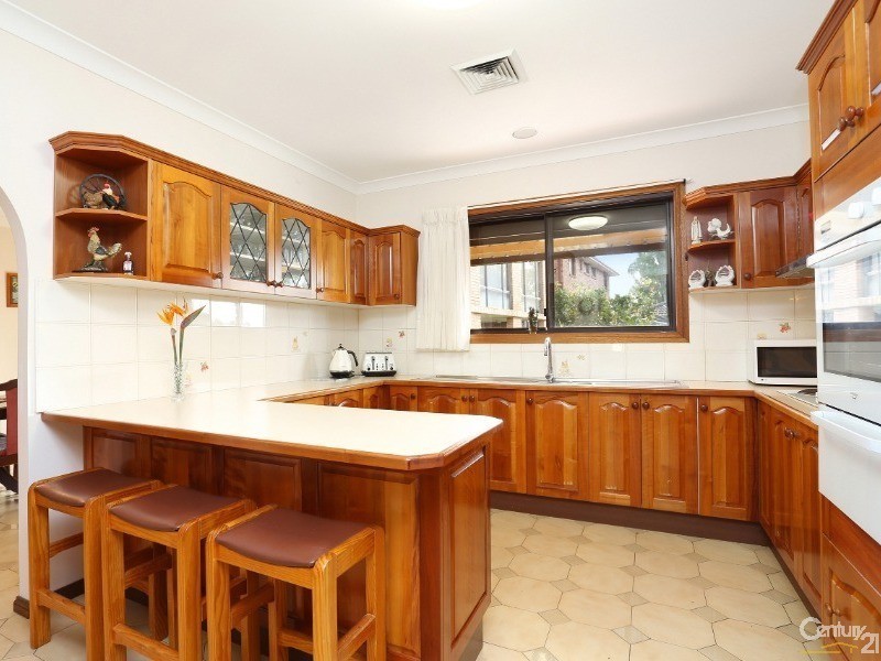 2 Franklin Place, Bossley Park NSW 2176