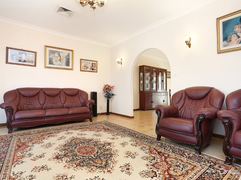 2 Franklin Place, Bossley Park NSW 2176
