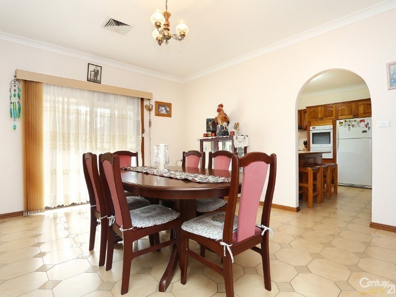 2 Franklin Place, Bossley Park NSW 2176