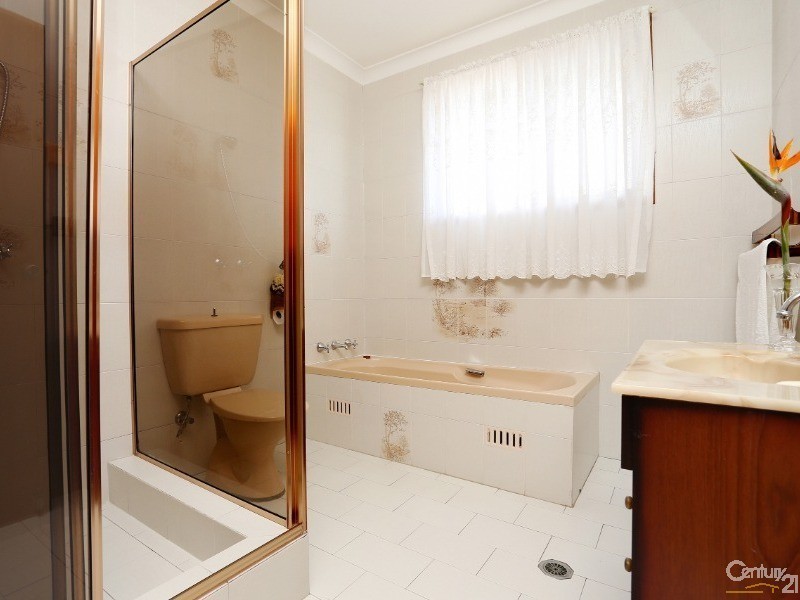 2 Franklin Place, Bossley Park NSW 2176