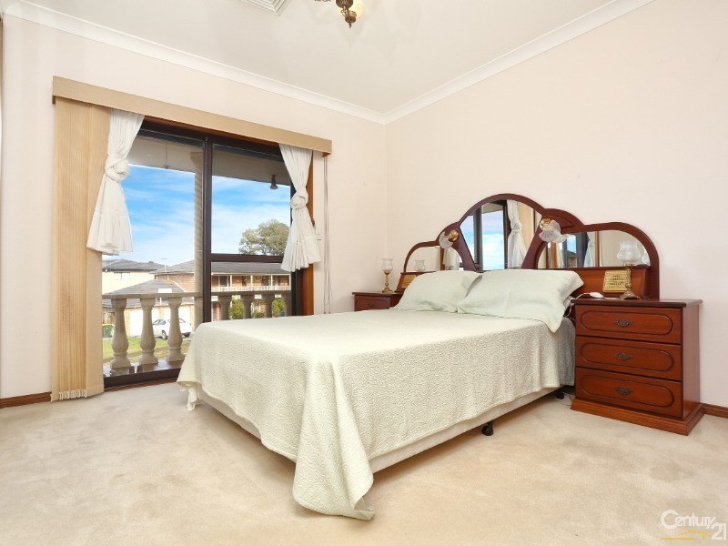 2 Franklin Place, Bossley Park NSW 2176