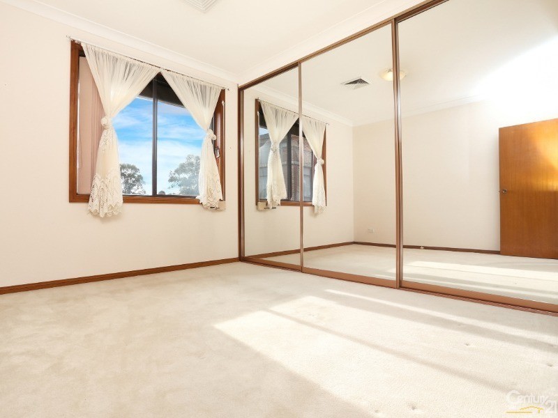 2 Franklin Place, Bossley Park NSW 2176