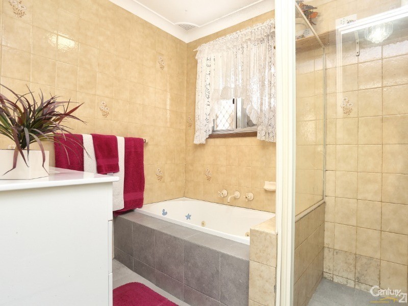 87 Mimosa Road, Bossley Park NSW 2176