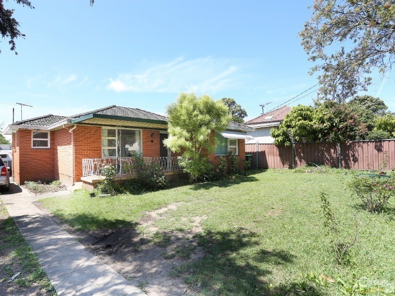 1 Cardigan Road, Greenacre NSW 2190