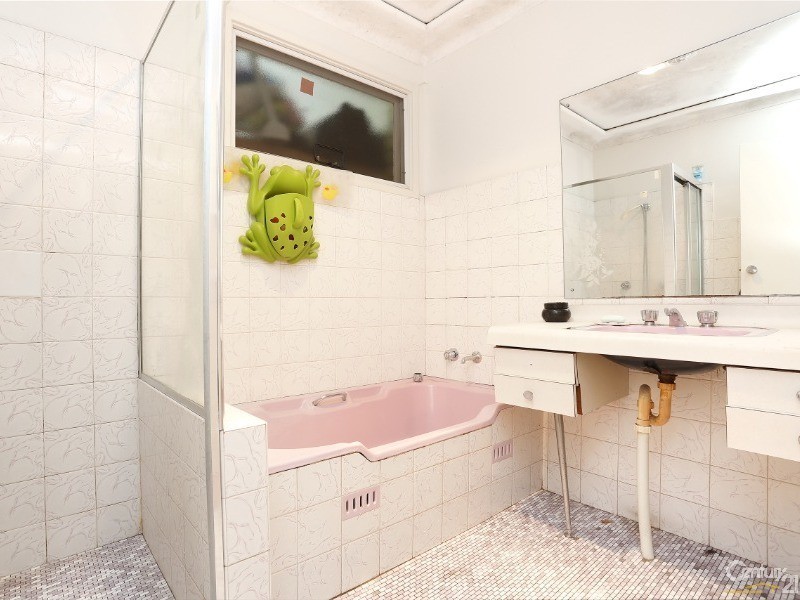 1 Cardigan Road, Greenacre NSW 2190