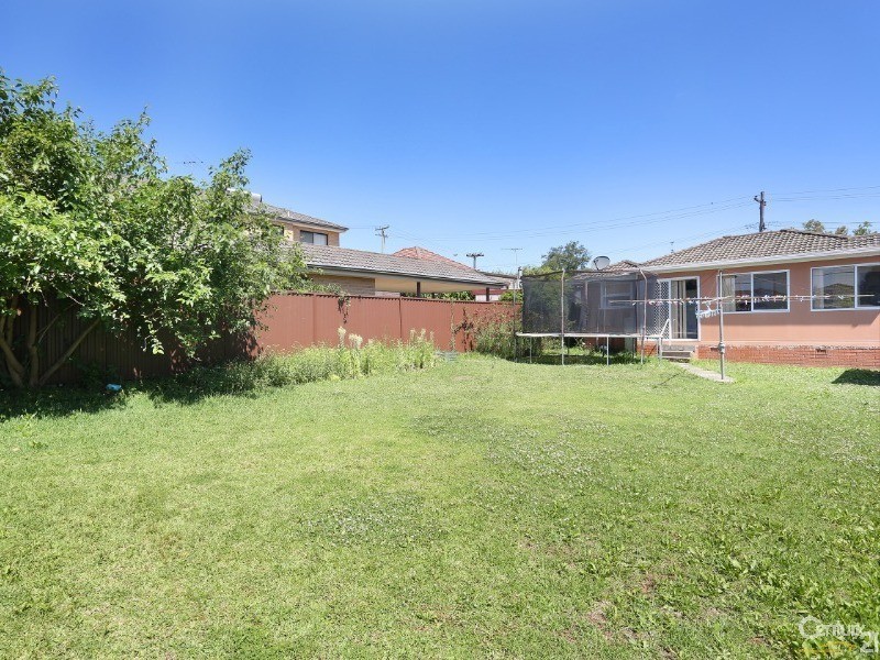 1 Cardigan Road, Greenacre NSW 2190