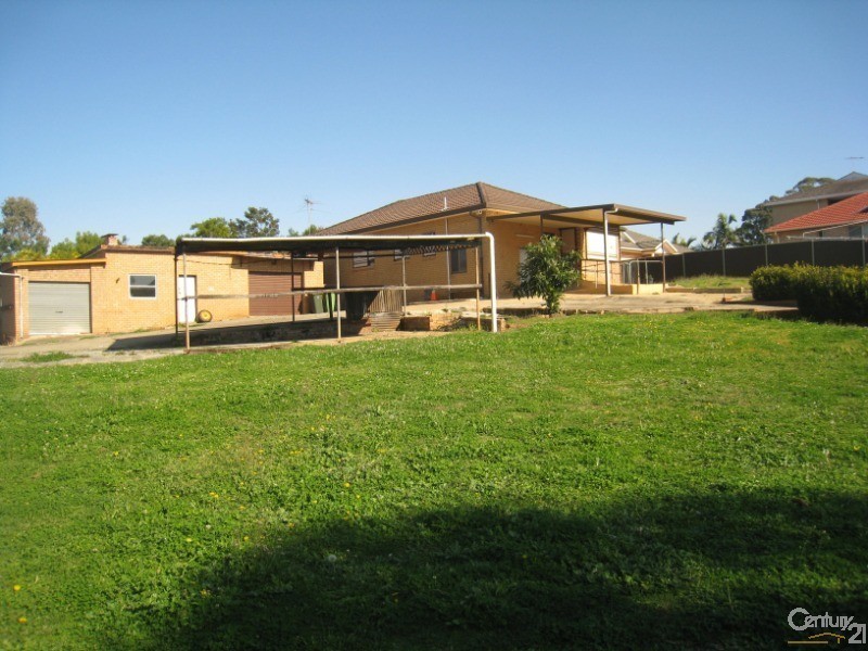 Edensor Park NSW 2176