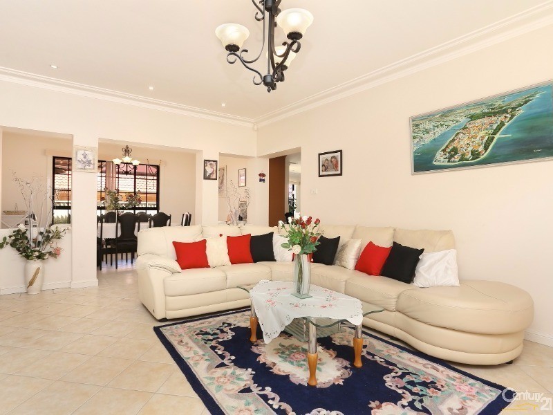 Edensor Park NSW 2176