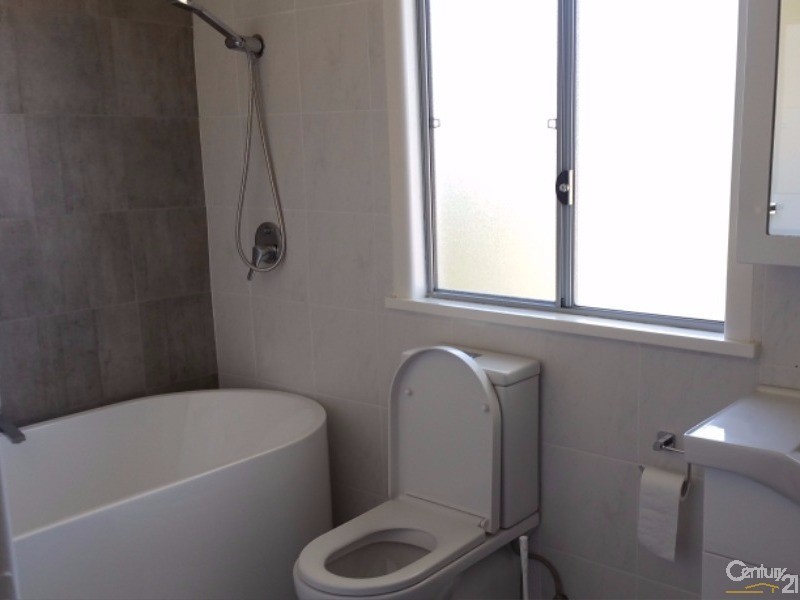 Edensor Park NSW 2176