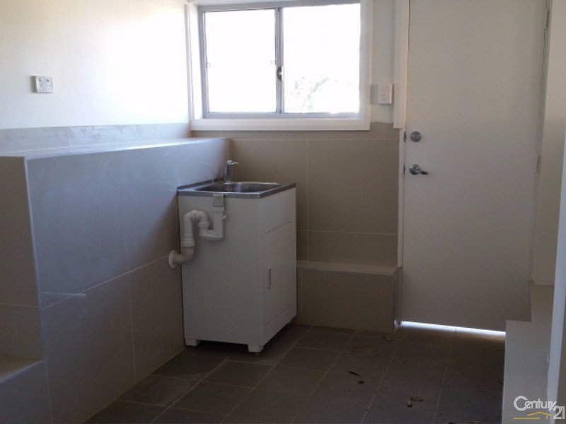 Edensor Park NSW 2176