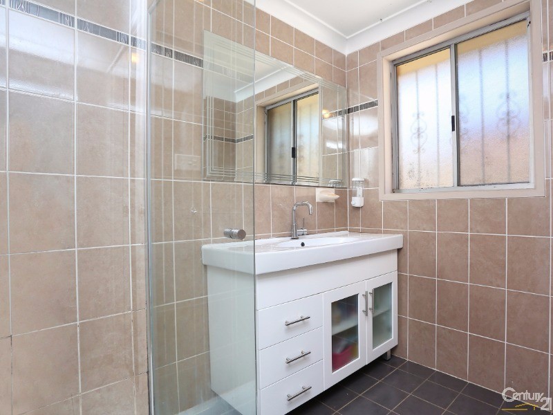 4 Caddo Close, Greenfield Park NSW 2176