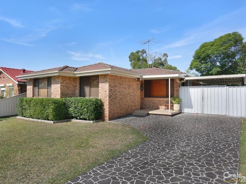 124 Melbourne Road, St Johns Park NSW 2176