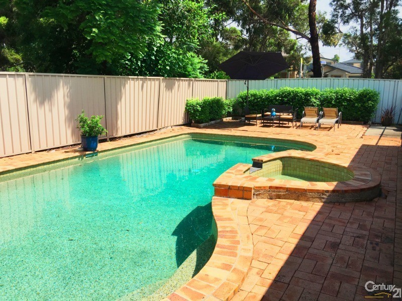 124 Melbourne Road, St Johns Park NSW 2176