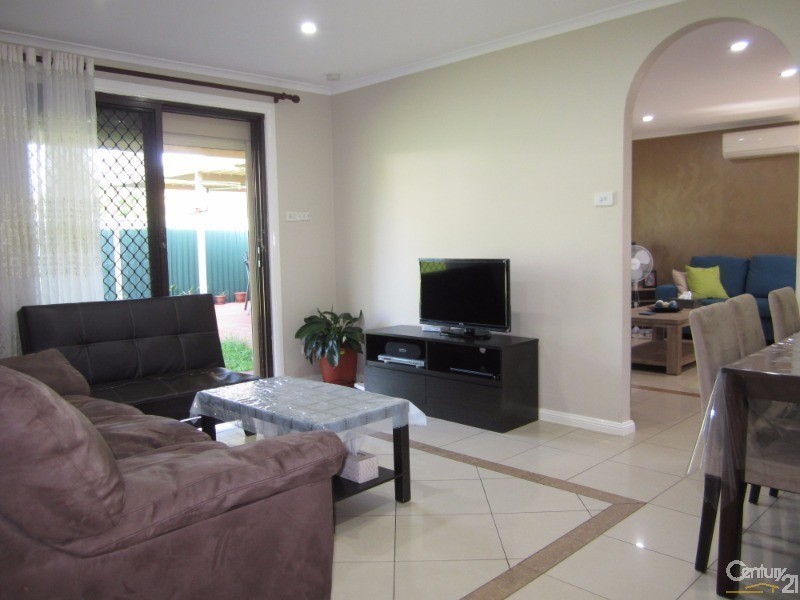 11/16 Benghazi Street, Bossley Park NSW 2176
