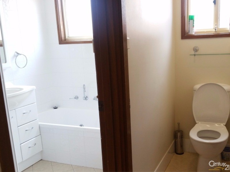 Edensor Park NSW 2176