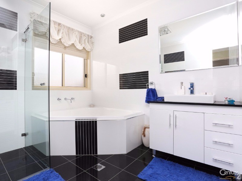 14 Saltbush Place, Bossley Park NSW 2176