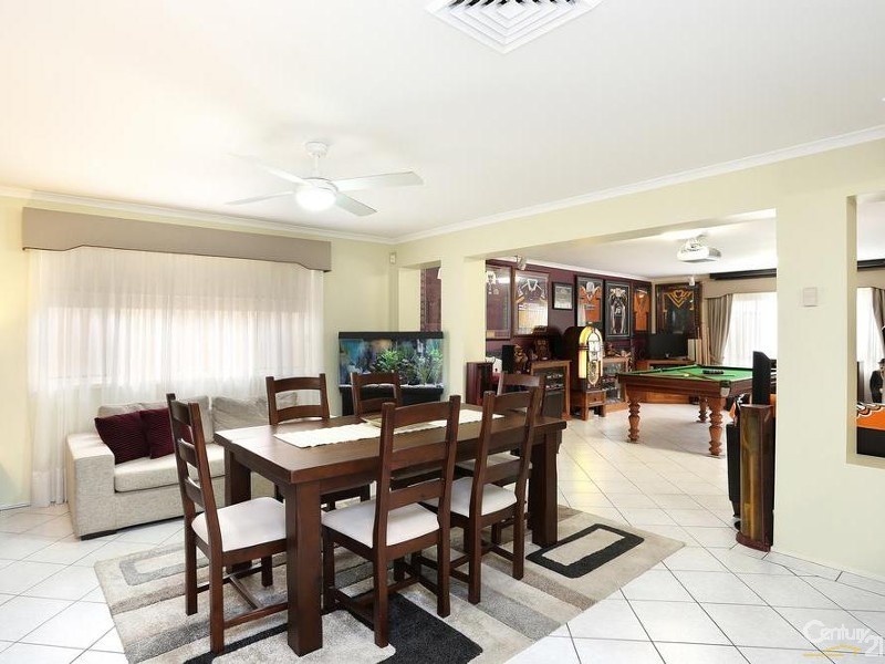 14 Saltbush Place, Bossley Park NSW 2176