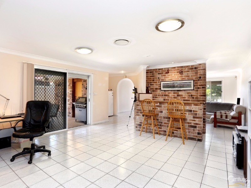 136 Prairievale Road, Bossley Park NSW 2176