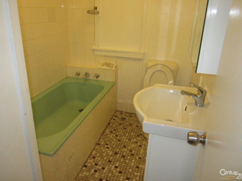 Fairfield West NSW 2165