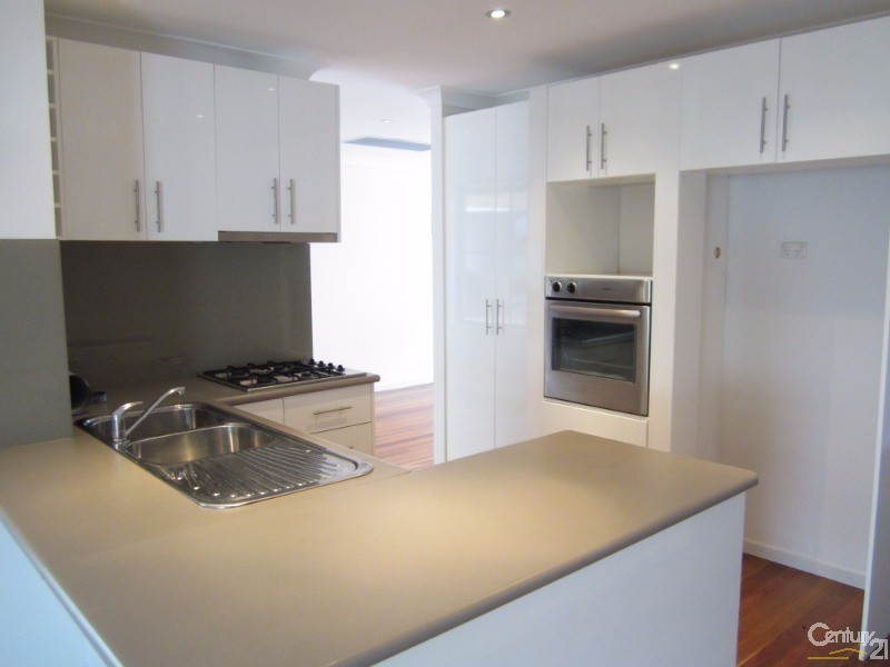 Edensor Park NSW 2176