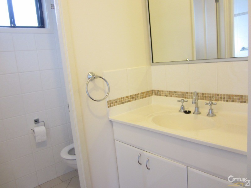 Edensor Park NSW 2176