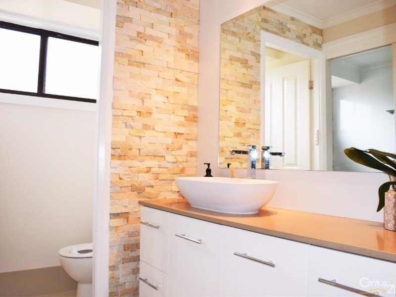 Edensor Park NSW 2176