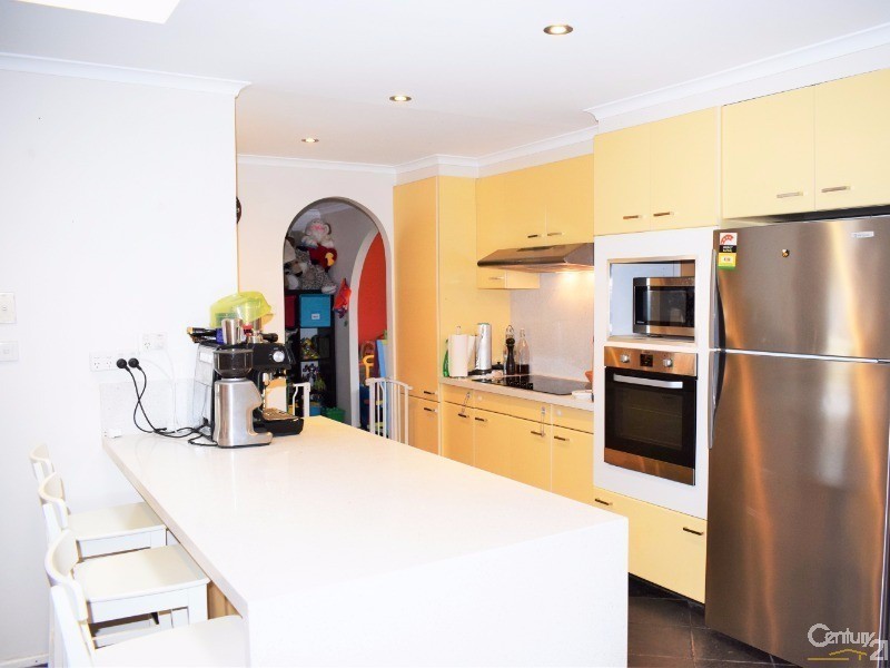 Edensor Park NSW 2176