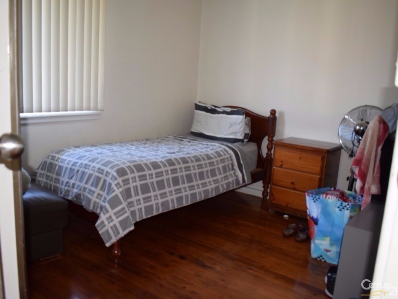 Fairfield West NSW 2165