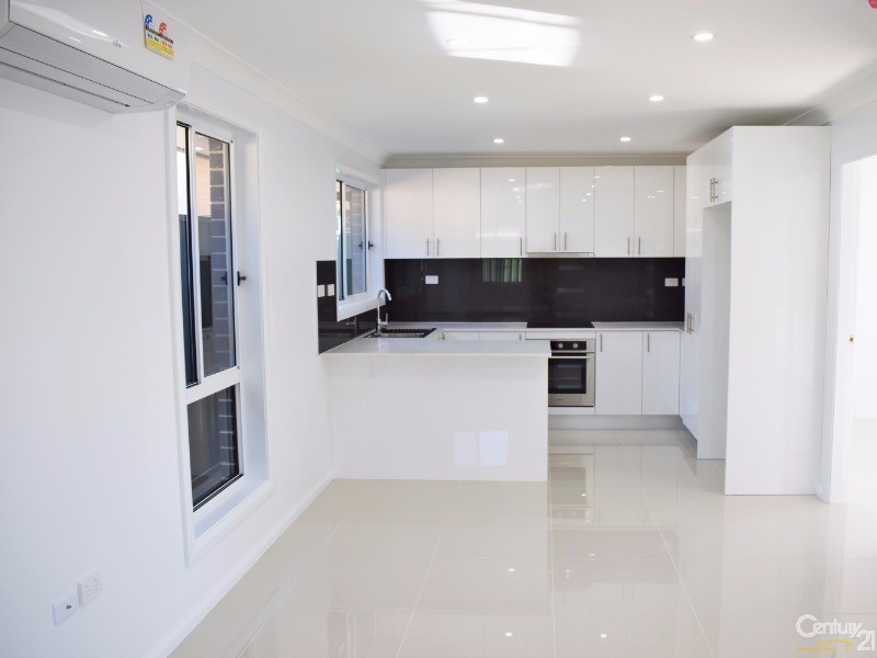 21a  Turquoise Crescent, Bossley Park NSW 2176