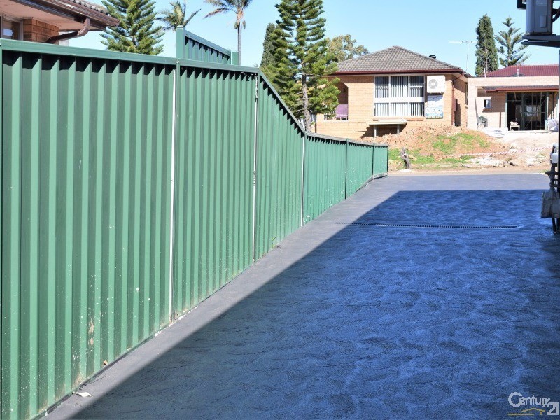 21a  Turquoise Crescent, Bossley Park NSW 2176