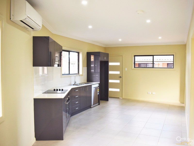 2a Amiens Close, Bossley Park NSW 2176