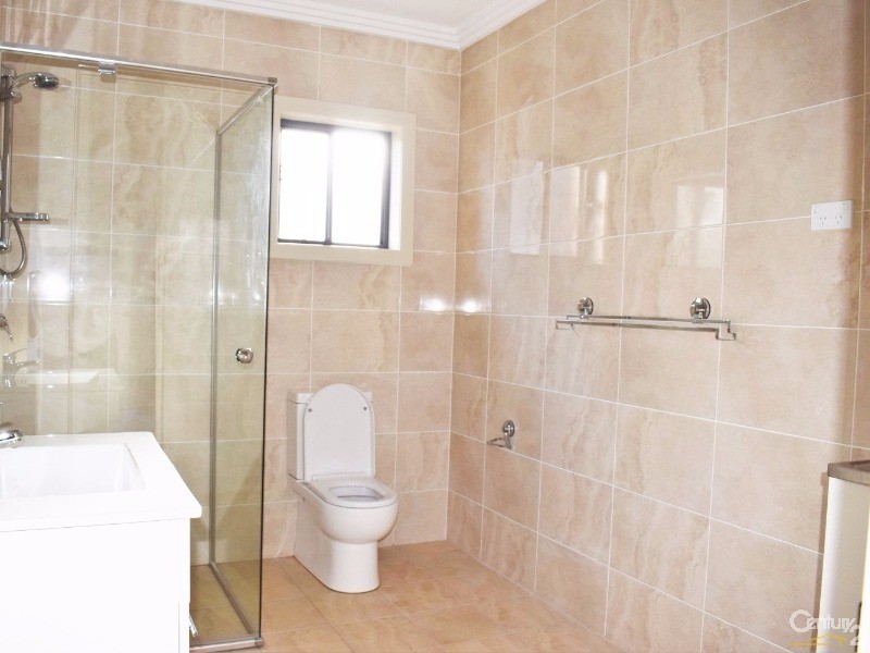 2a Amiens Close, Bossley Park NSW 2176